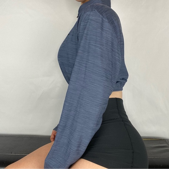 NIKE Crop Quarter ZIP - Picture 2 of 3